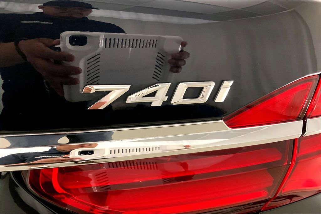 Used 2019 BMW 740i w/ Executive Package RWD image 7