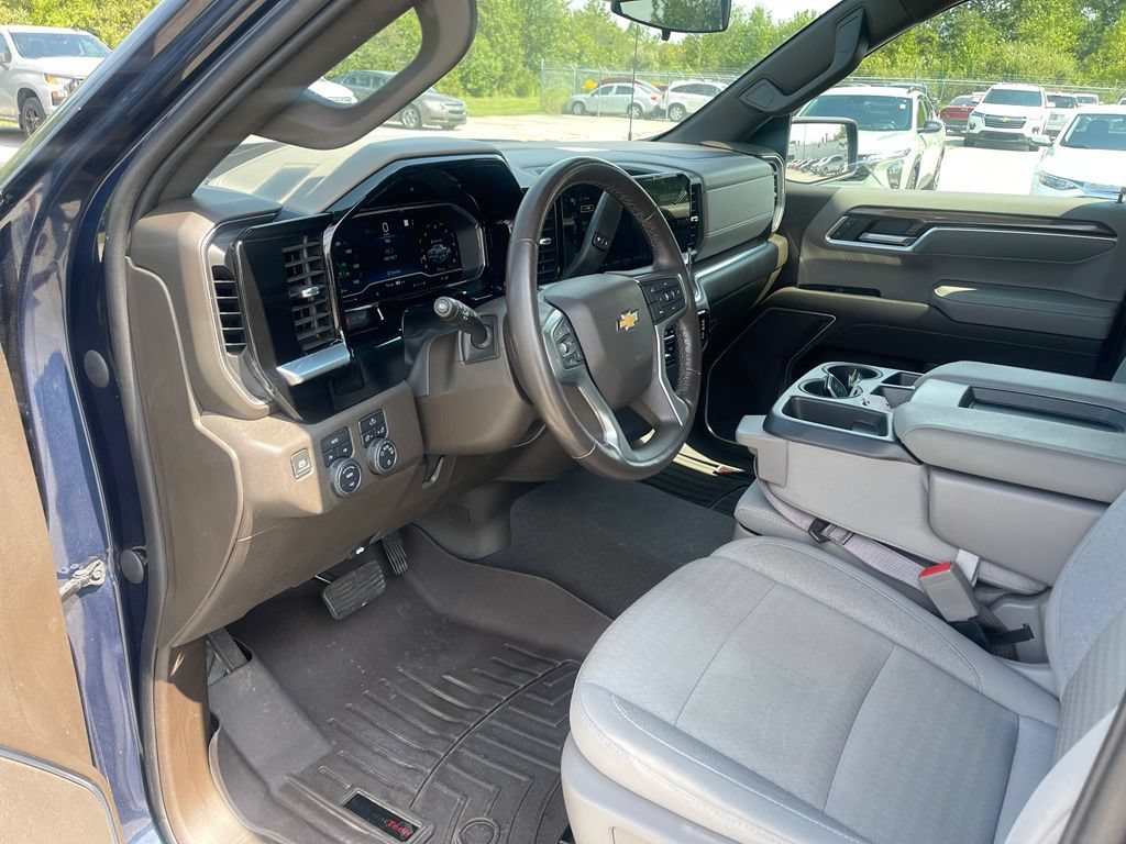 Used 2022 Chevrolet Silverado 1500 LT AWD/4WD image 13