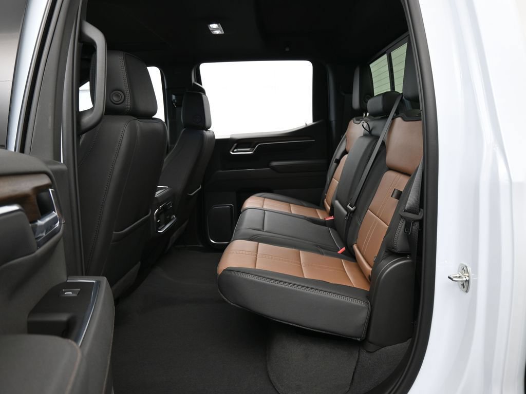 Used 2026 Chevrolet Silverado 1500 High Country w/ Technology Package AWD/4WD image 44
