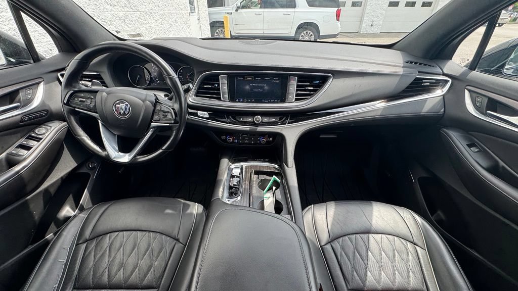 Used 2022 Buick Enclave Avenir w/ Avenir Technology Package AWD/4WD image 17