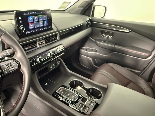 Used 2025 Honda Pilot Black Edition image 30