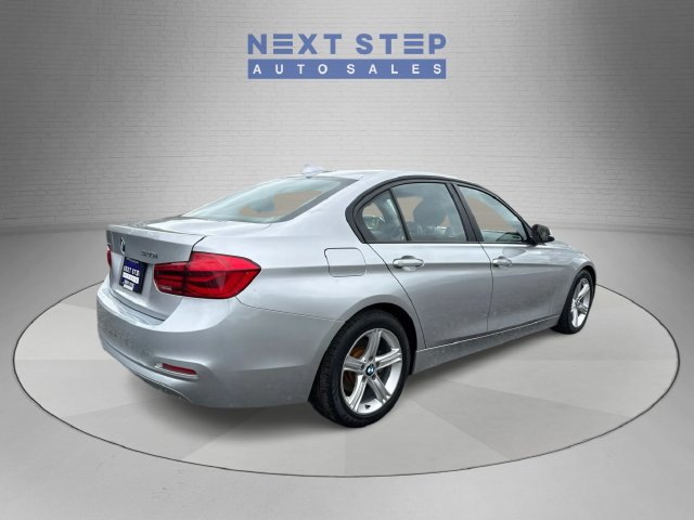 Used 2018 BMW 320i xDrive Sedan AWD/4WD image 8