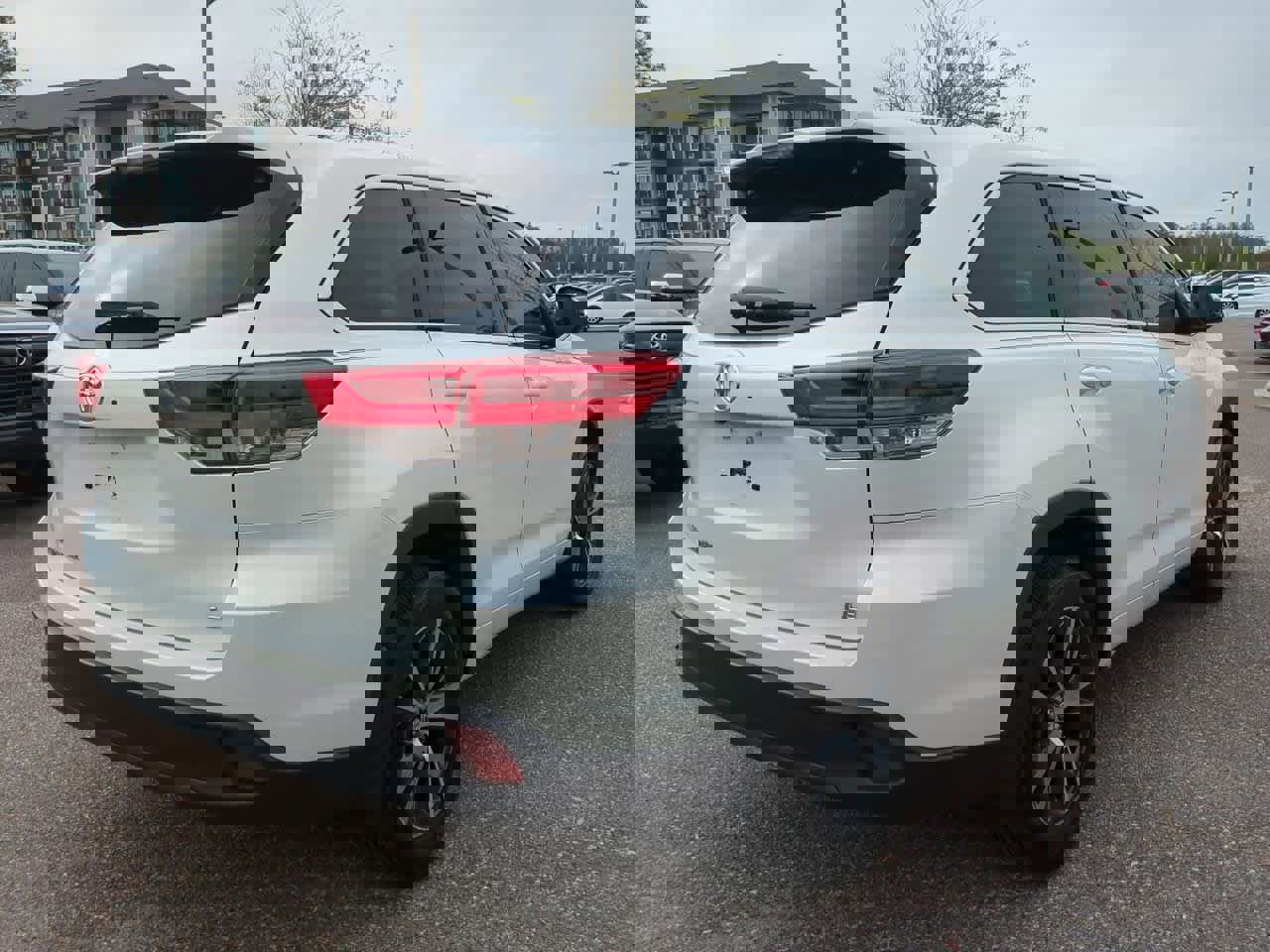 Certified 2018 Toyota Highlander Plus image 6