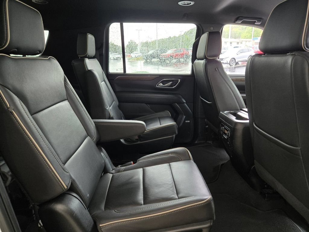 Used 2023 Chevrolet Suburban Premier AWD/4WD image 18