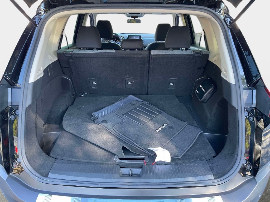 Used 2023 Nissan Rogue SV FWD image 14