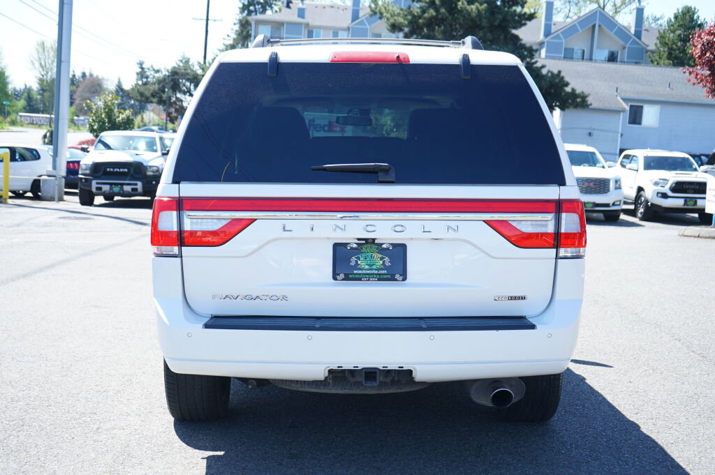 Used 2016 Lincoln Navigator Select AWD/4WD image 4