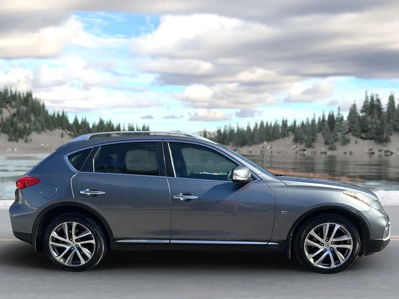 Used 2016 INFINITI QX50 AWD w/ Deluxe Touring Package image 4