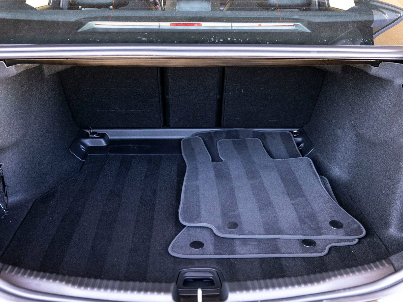 Used 2025 Mercedes-Benz C 300 Sedan image 28