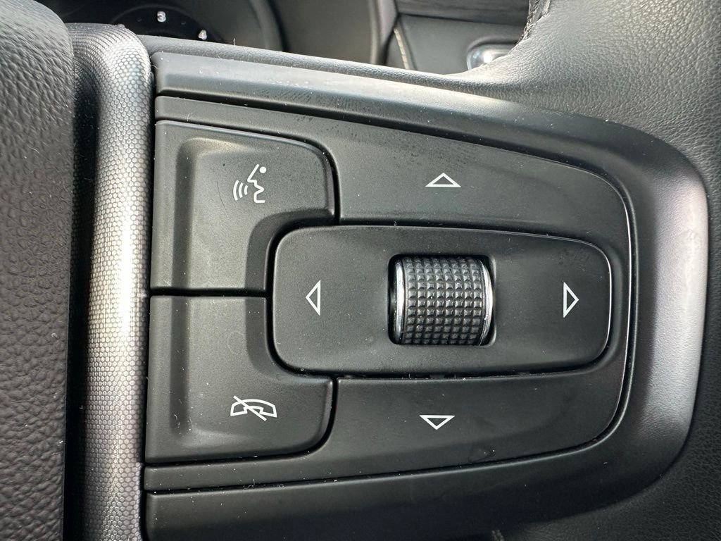 Used 2023 GMC Yukon SLT image 36