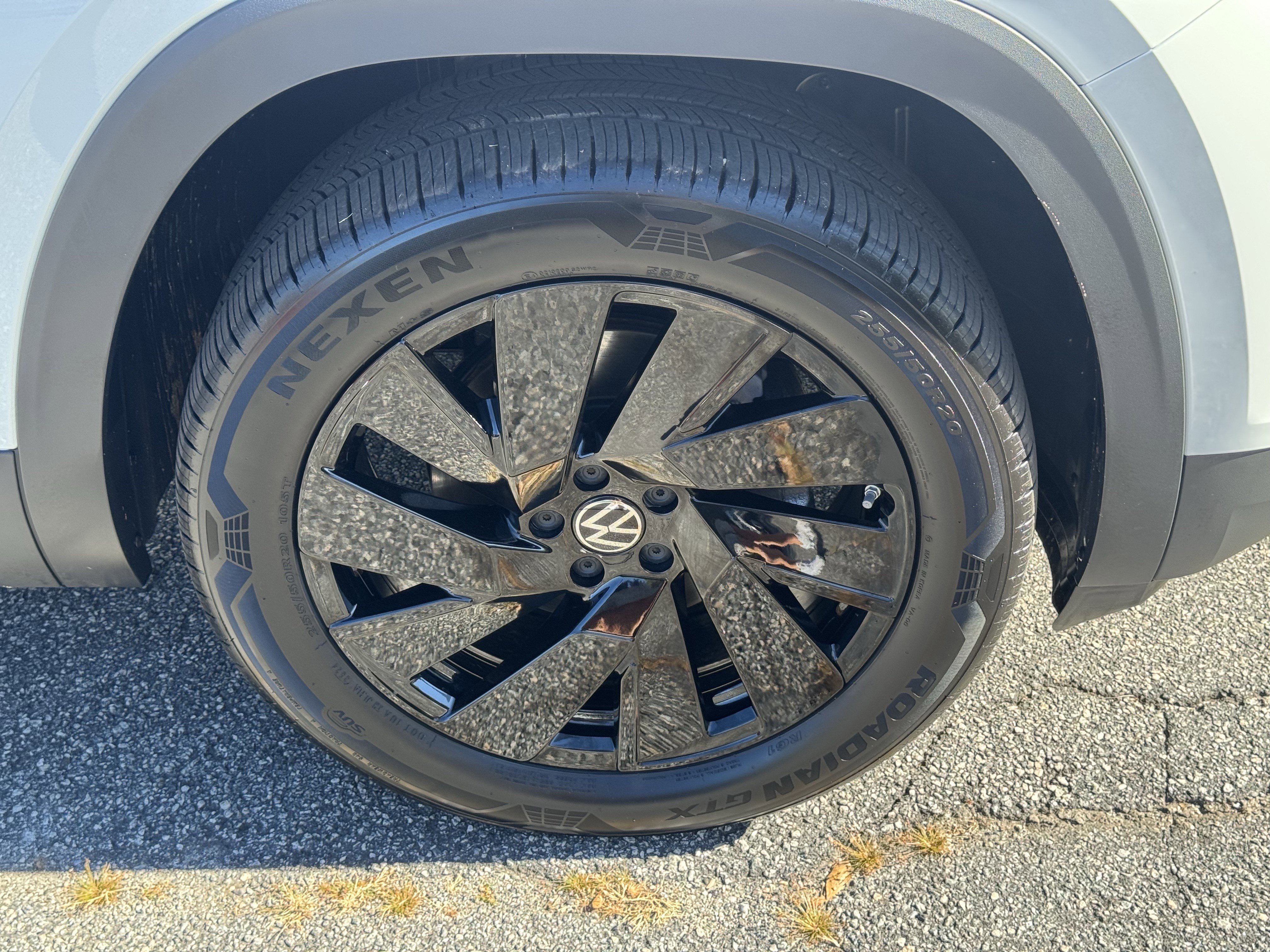 Used 2025 Volkswagen Atlas SE image 12