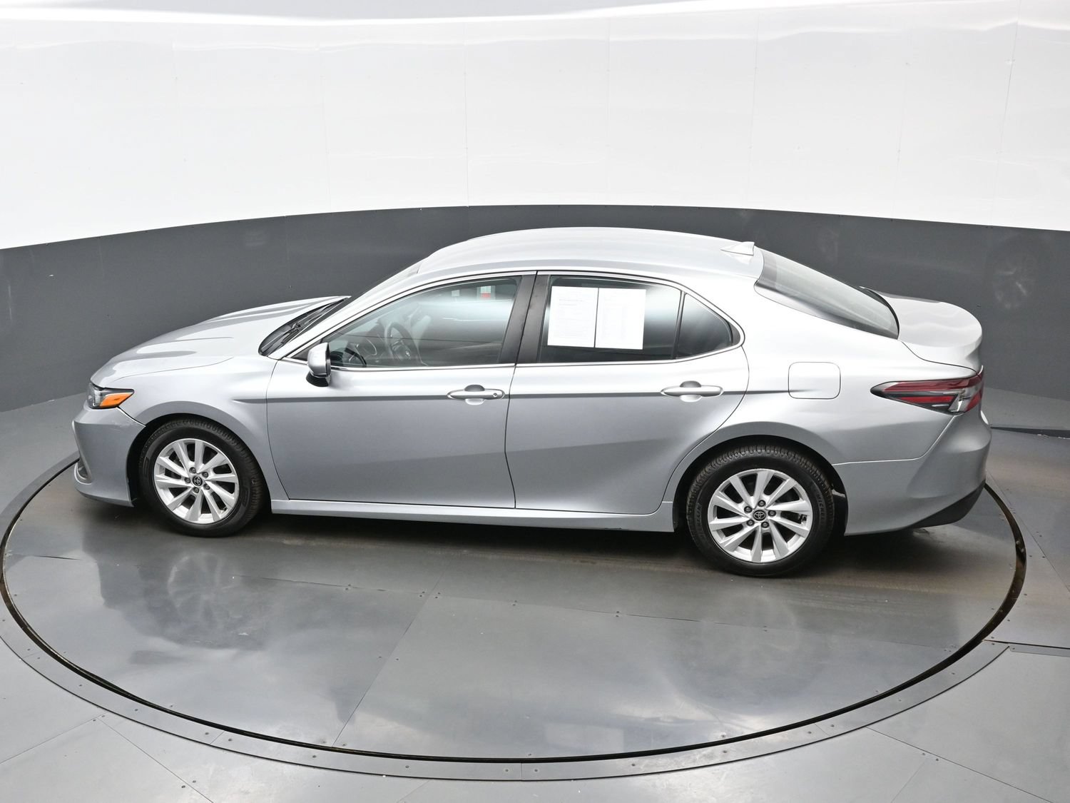 Used 2022 Toyota Camry LE AWD/4WD image 33