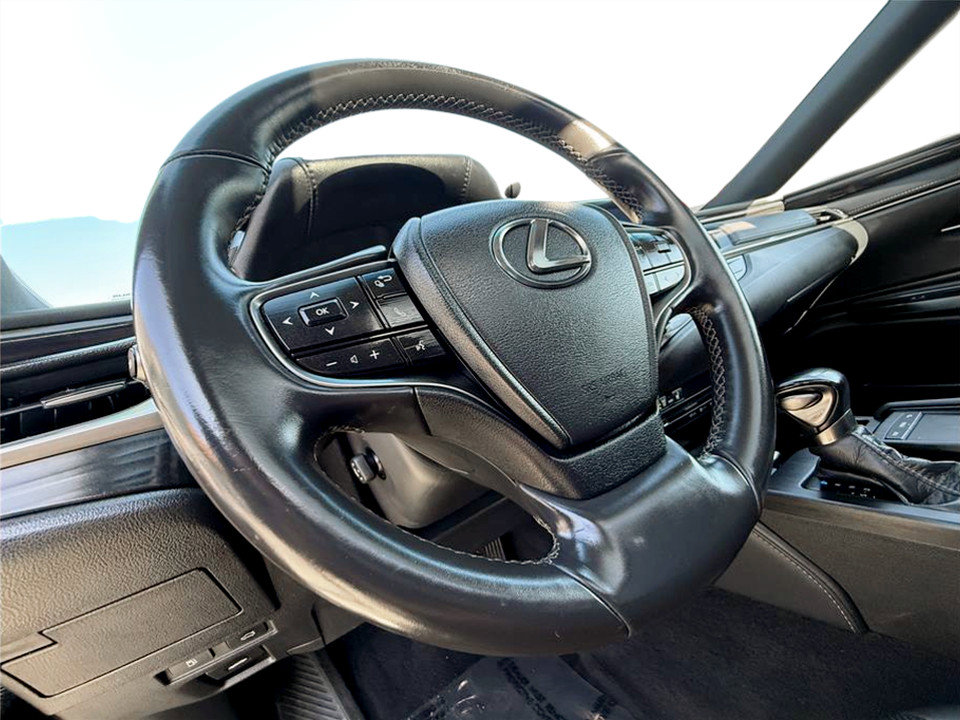 Used 2021 Lexus ES 300h w/ Premium Package image 11