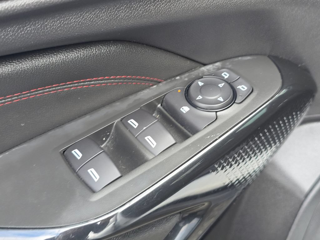 Used 2025 Chevrolet Trax RS w/ Sunroof Package FWD image 24