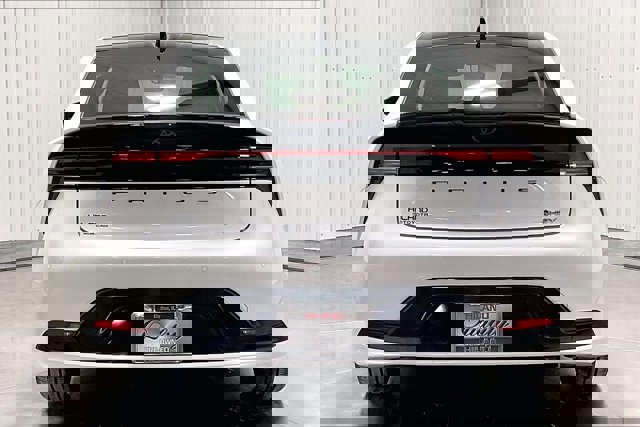 Used 2025 Toyota Prius XLE image 5