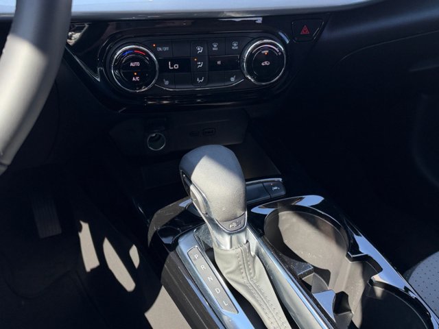 Used 2024 Chevrolet Trax LT w/ Driver Confidence Package FWD image 12