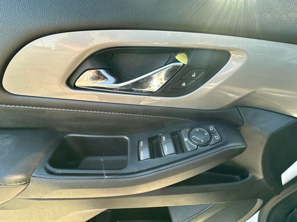 Used 2022 Chevrolet Traverse LT w/ LPO, Floor Liner Package FWD image 11