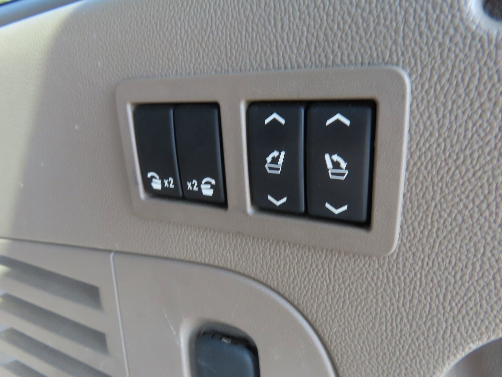 Used 2017 Chevrolet Suburban LT w/ Luxury Package image 44