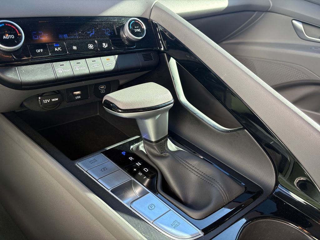 Used 2024 Hyundai Elantra Blue image 27