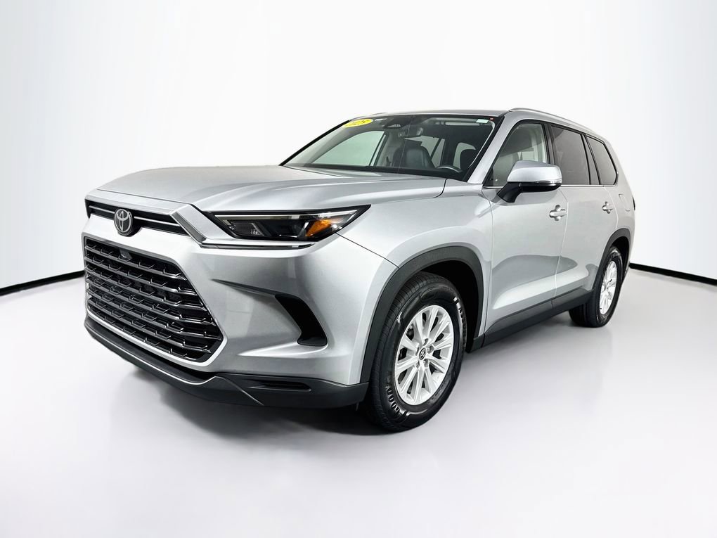 Used 2025 Toyota Grand Highlander FWD image 3