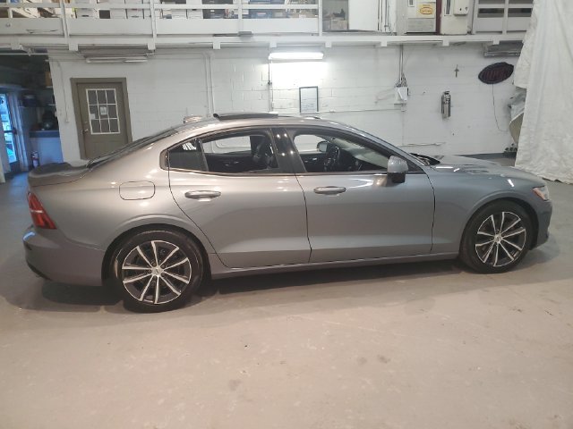 Used 2021 Volvo S60 T5 Momentum w/ Climate Package FWD image 8
