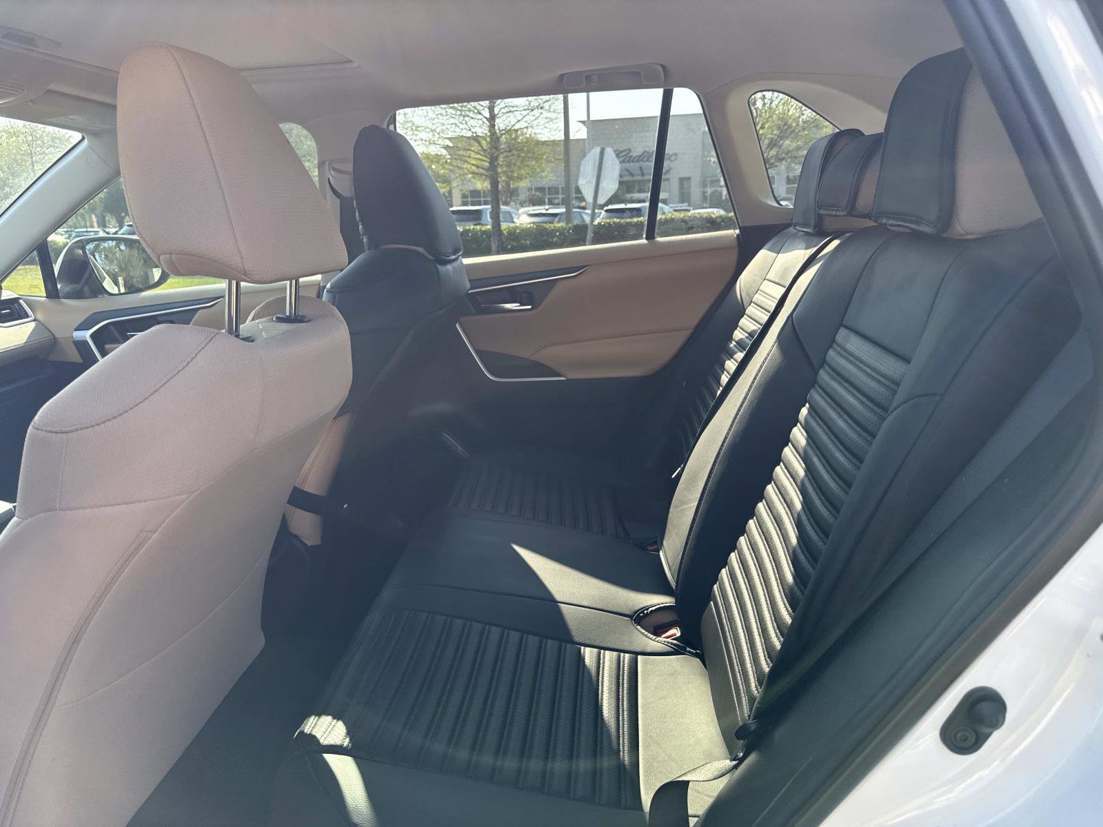 Used 2021 Toyota RAV4 XLE w/ Convenience Package image 14