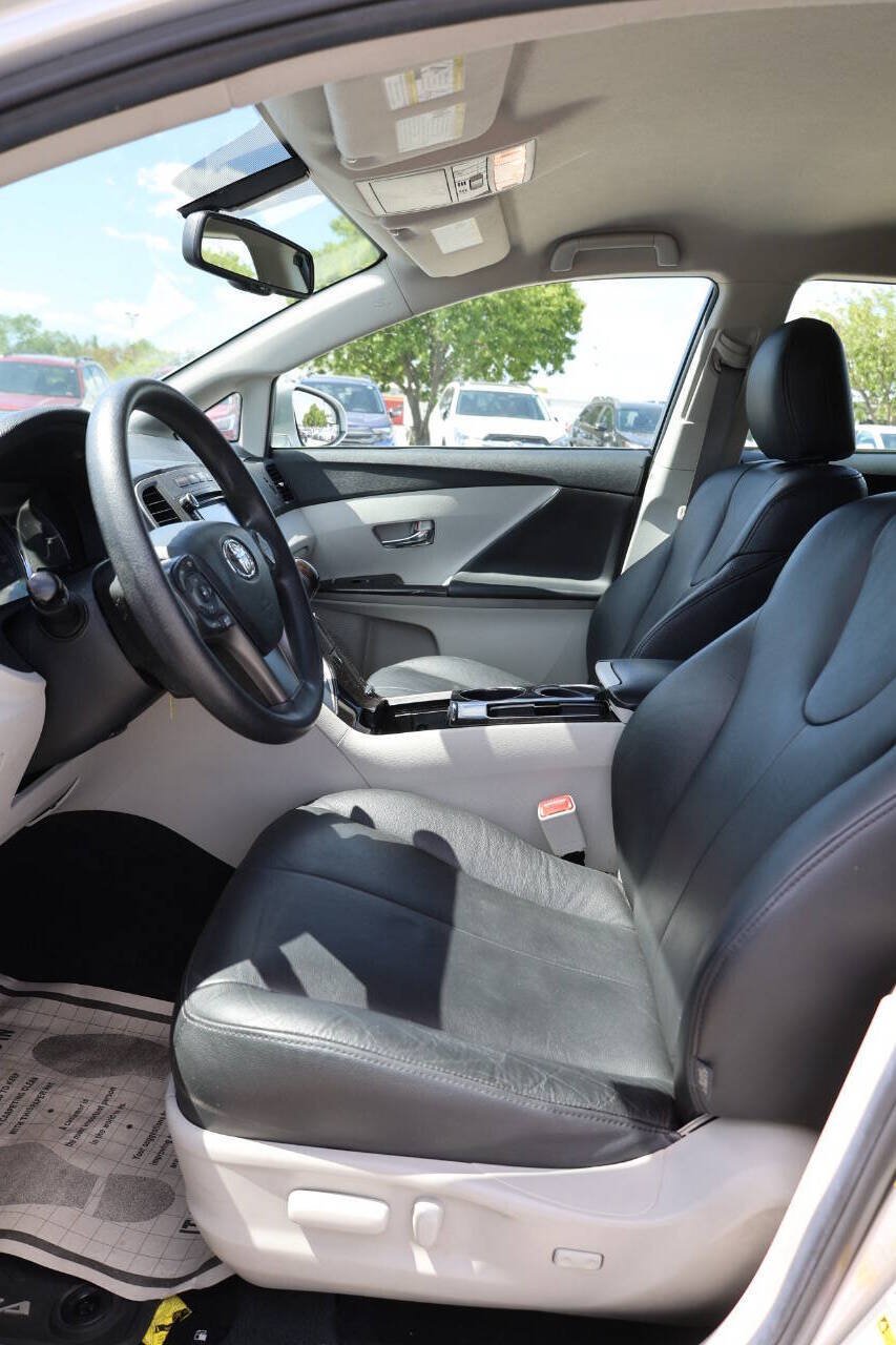 Used 2013 Toyota Venza LE AWD/4WD image 12