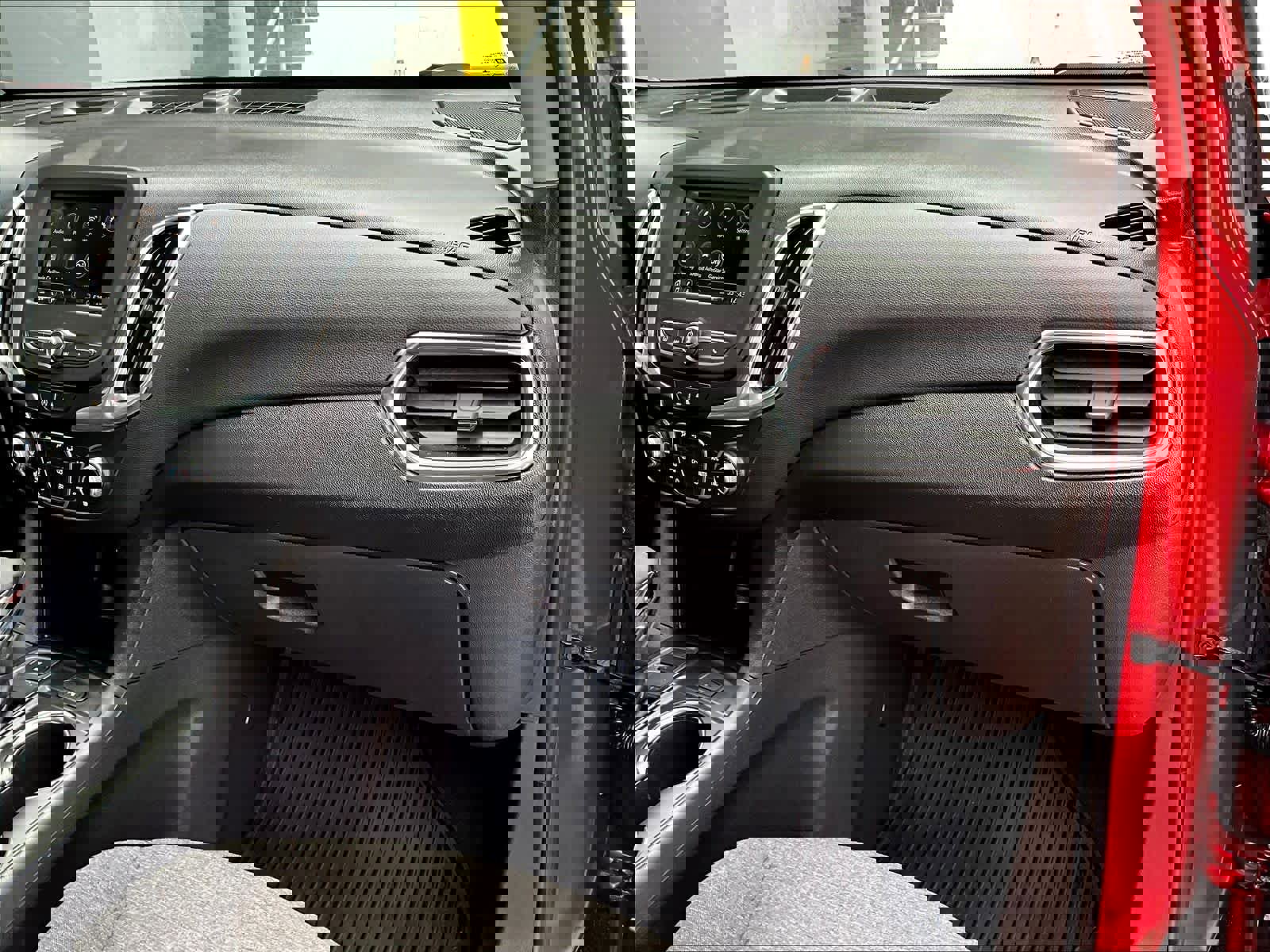 Used 2024 Chevrolet Equinox LT image 13