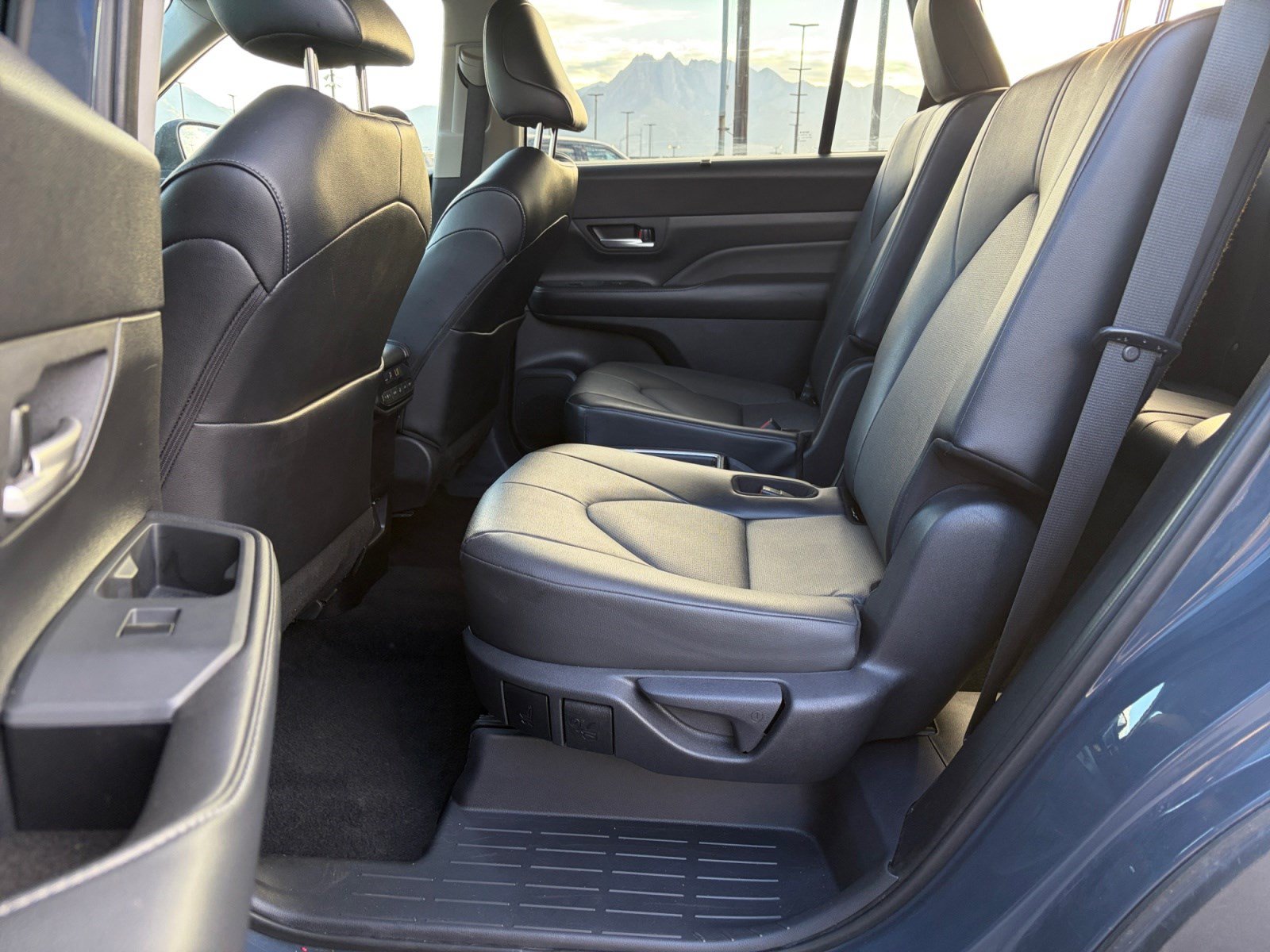 Used 2025 Toyota Grand Highlander AWD image 24