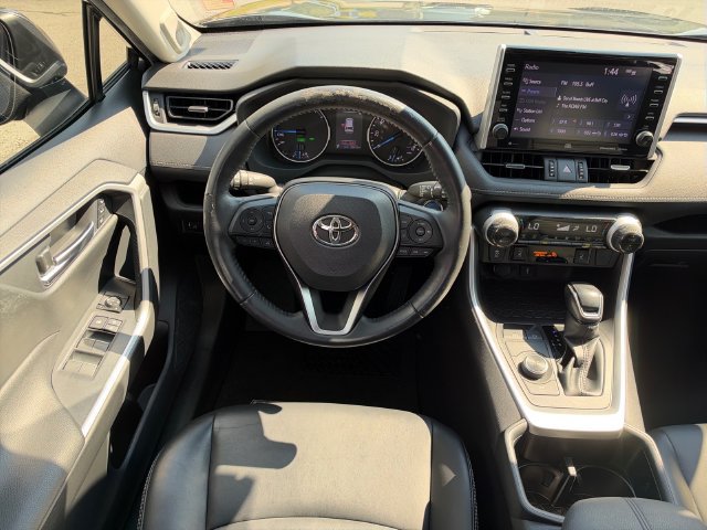 Used 2022 Toyota RAV4 XLE Premium AWD/4WD image 12