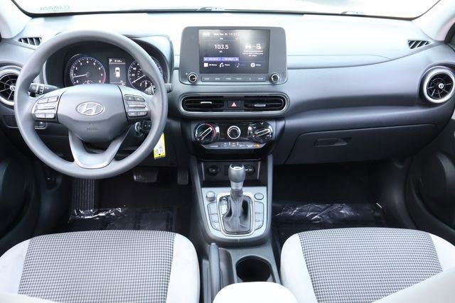 Used 2022 Hyundai Kona SE image 16