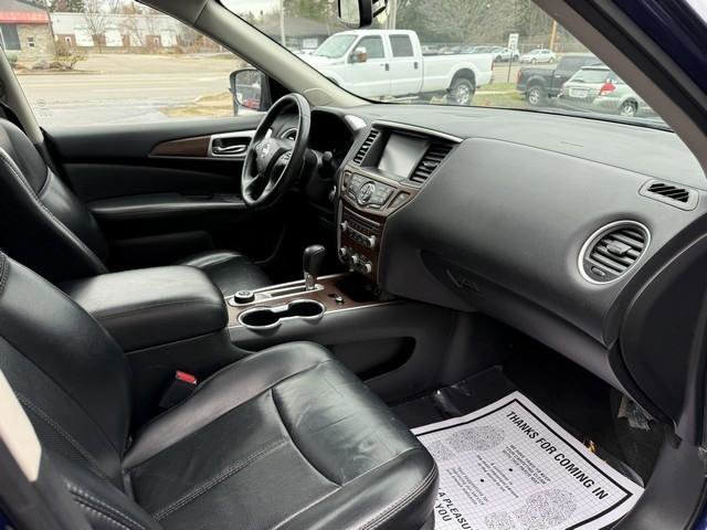 Used 2018 Nissan Pathfinder Platinum w/ Cargo Package image 15