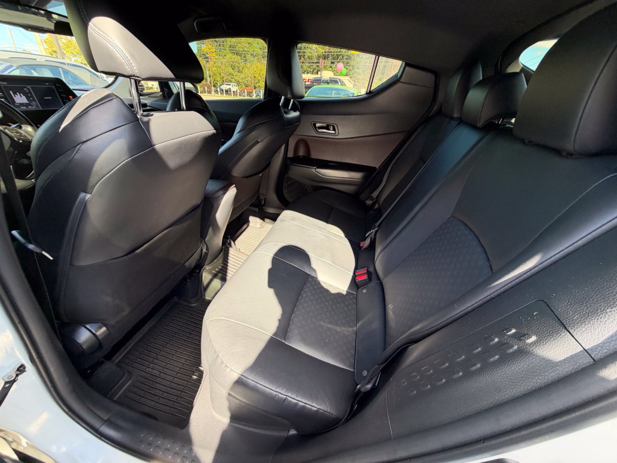 Used 2019 Toyota C-HR Limited FWD image 12