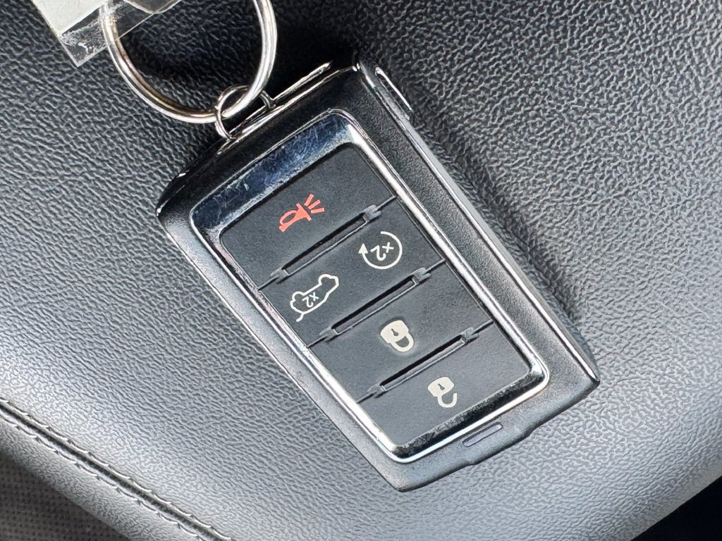 Used 2023 Jeep Grand Cherokee L Laredo AWD/4WD image 34