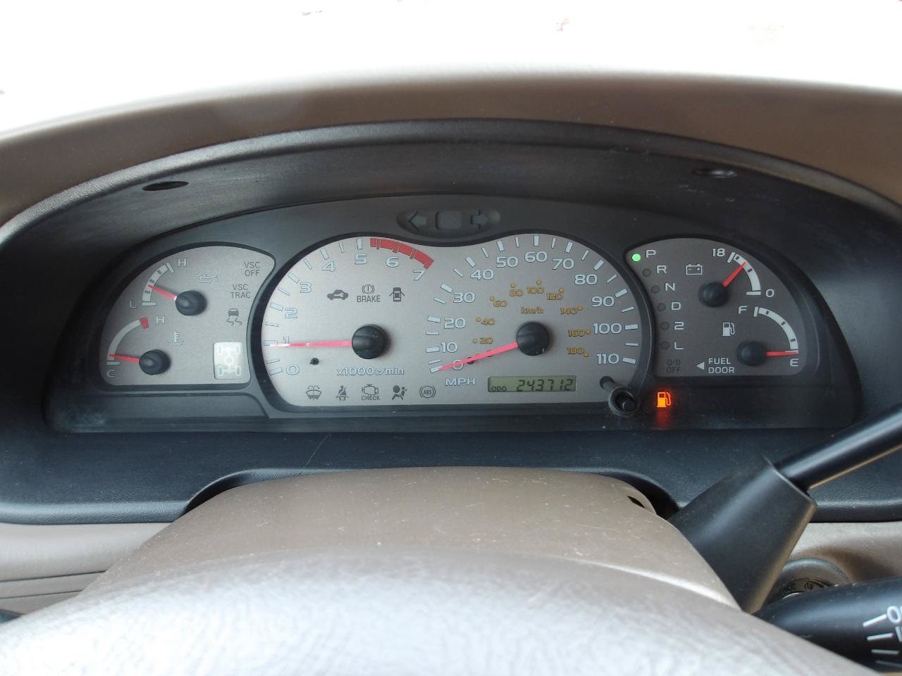 Used 2001 Toyota Sequoia SR5 AWD/4WD image 17