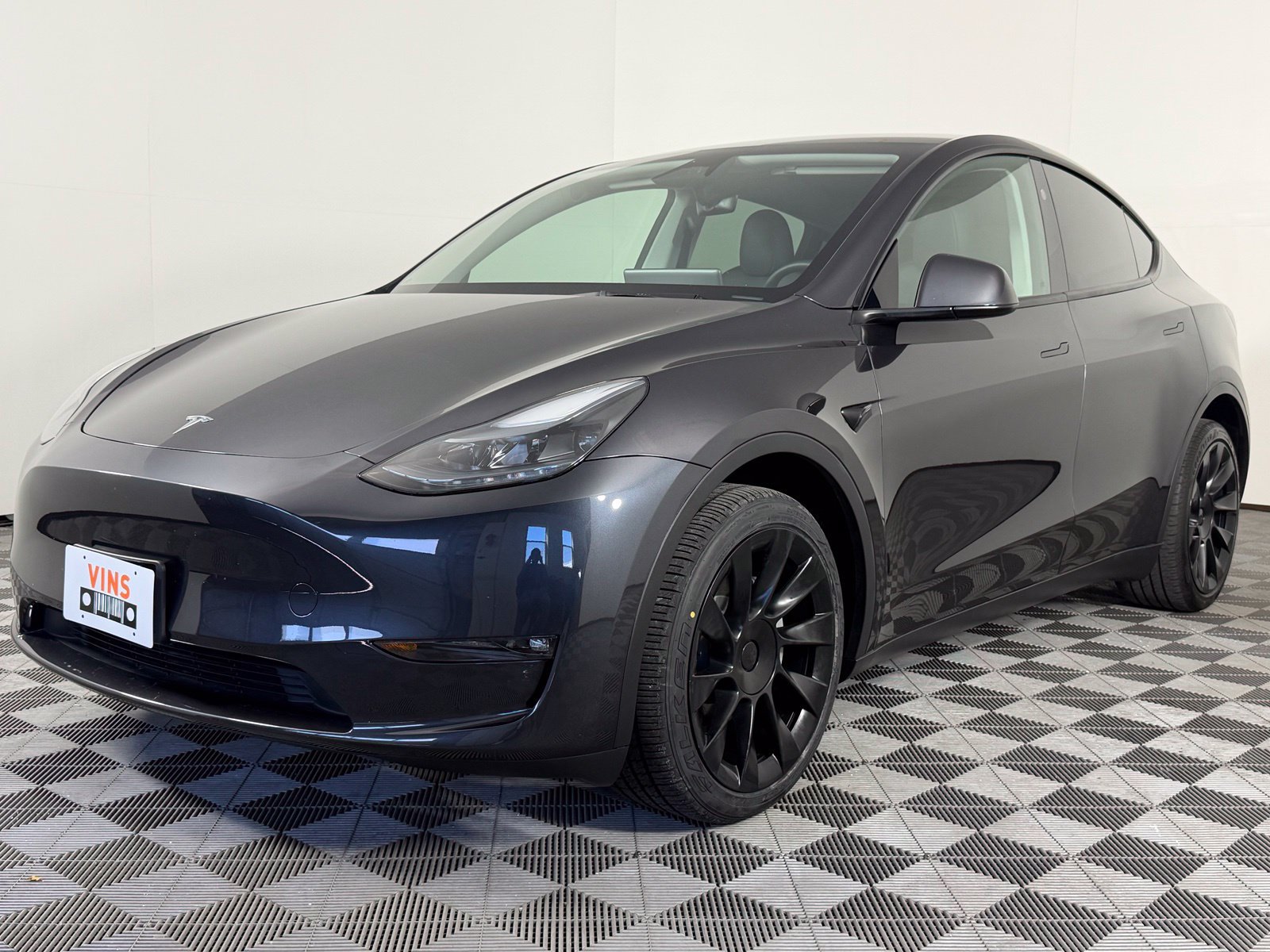 Used 2024 Tesla Model Y Long Range AWD/4WD image 4