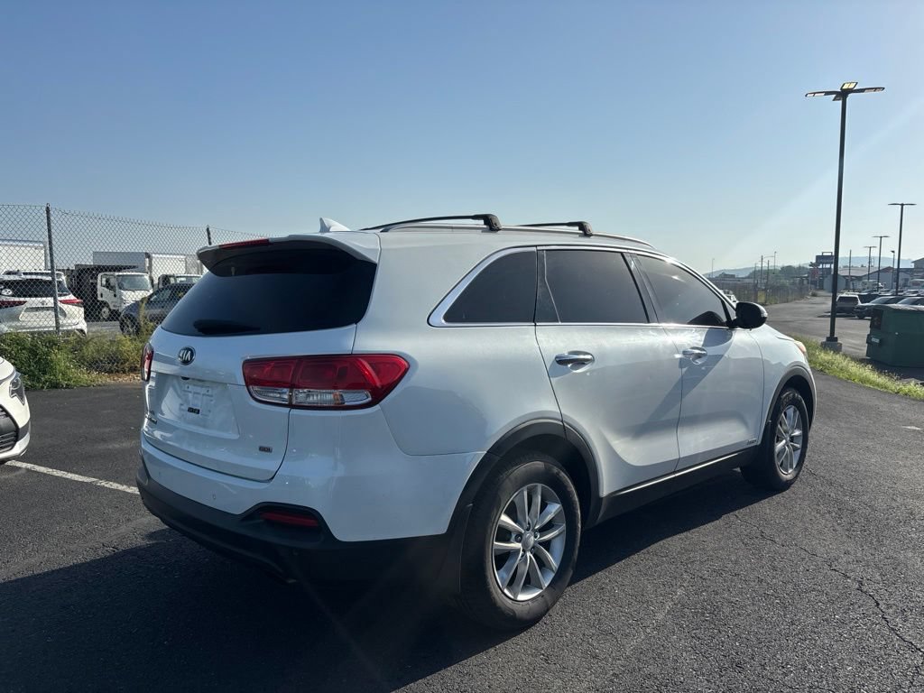 Used 2016 Kia Sorento AWD w/ LX Convenience Package image 2
