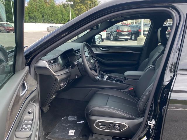 New 2025 Jeep Grand Cherokee Overland w/ Adv Protech Group III image 16