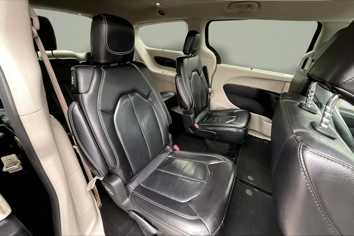 Used 2022 Chrysler Pacifica Touring-L FWD image 27