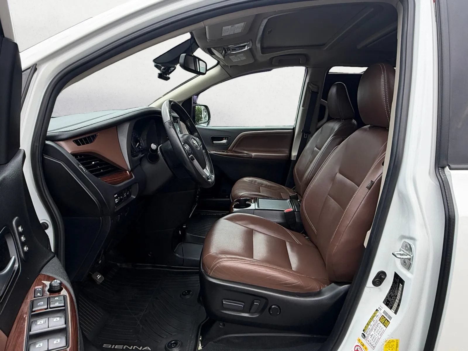 Used 2019 Toyota Sienna Limited Premium w/ Carpet Mat Package AWD/4WD image 11