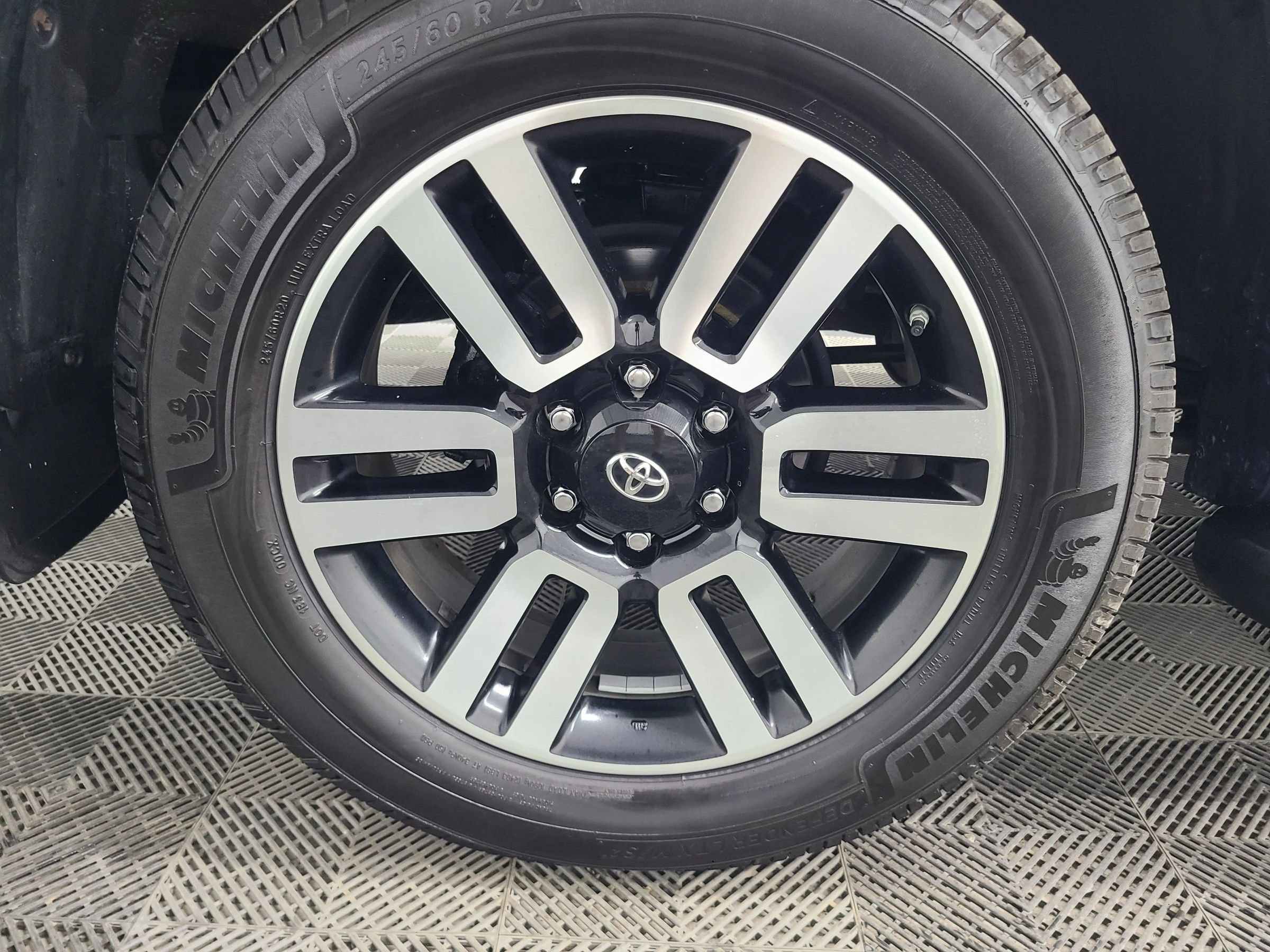 Used 2018 Toyota 4Runner Limited AWD/4WD image 16