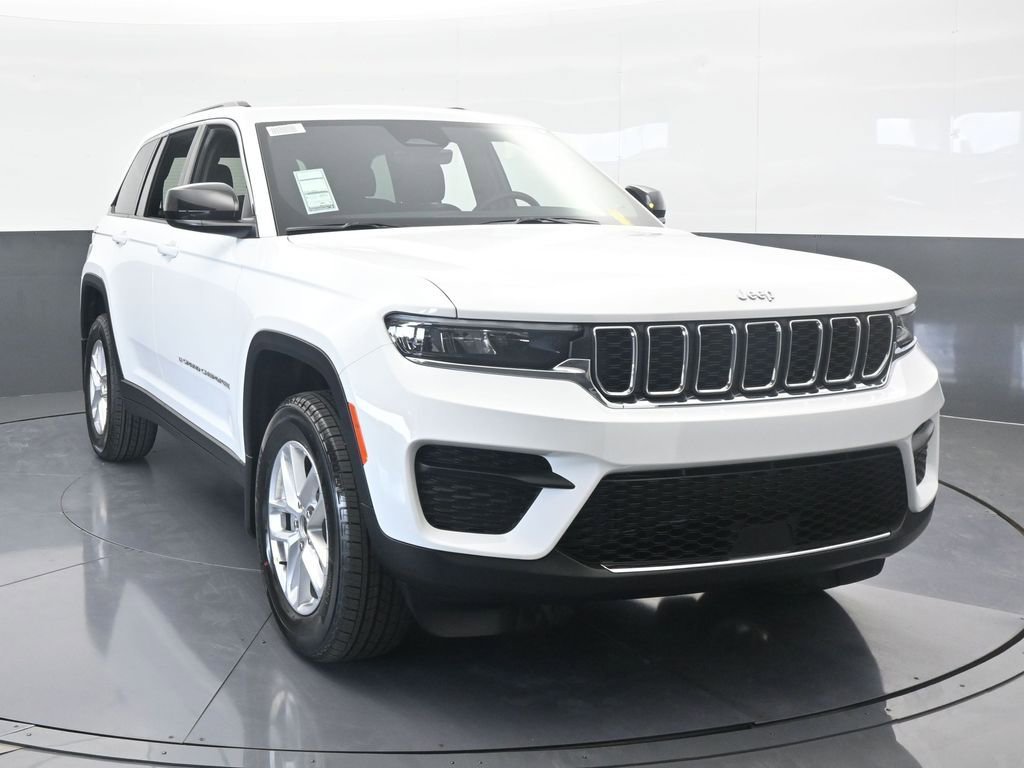 Used 2025 Jeep Grand Cherokee Laredo X RWD image 9