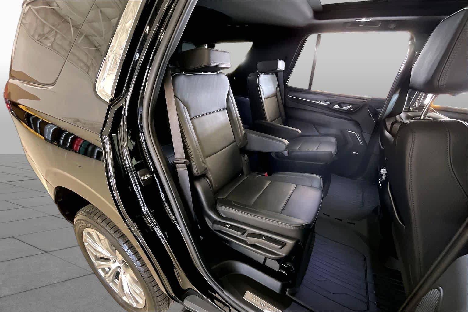 Used 2024 GMC Yukon Denali w/ Denali Reserve Package AWD/4WD image 18