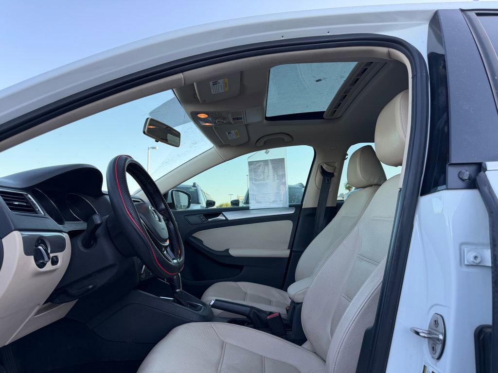 Used 2017 Volkswagen Jetta SE FWD image 6