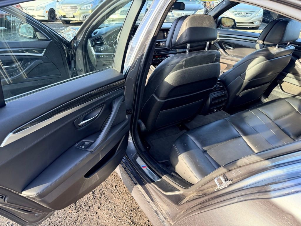 Used 2016 BMW 550i xDrive Sedan image 32