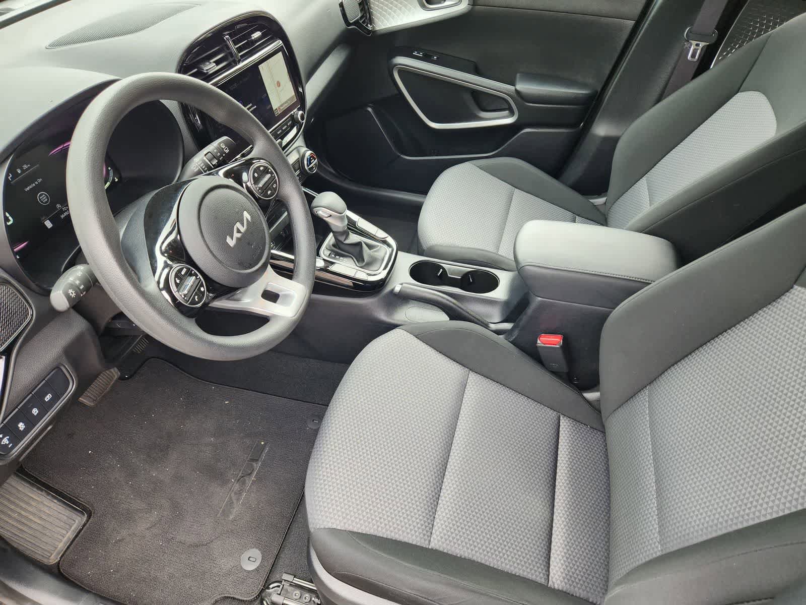 Used 2023 Kia Soul S FWD image 2