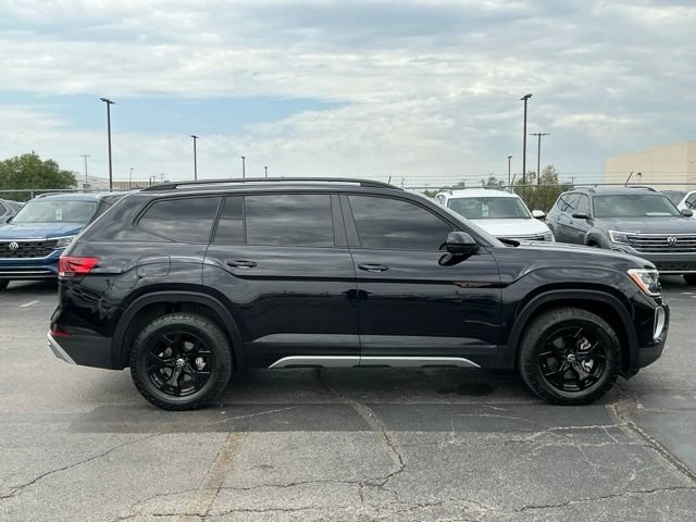 Used 2024 Volkswagen Atlas Peak Edition SE AWD/4WD image 2