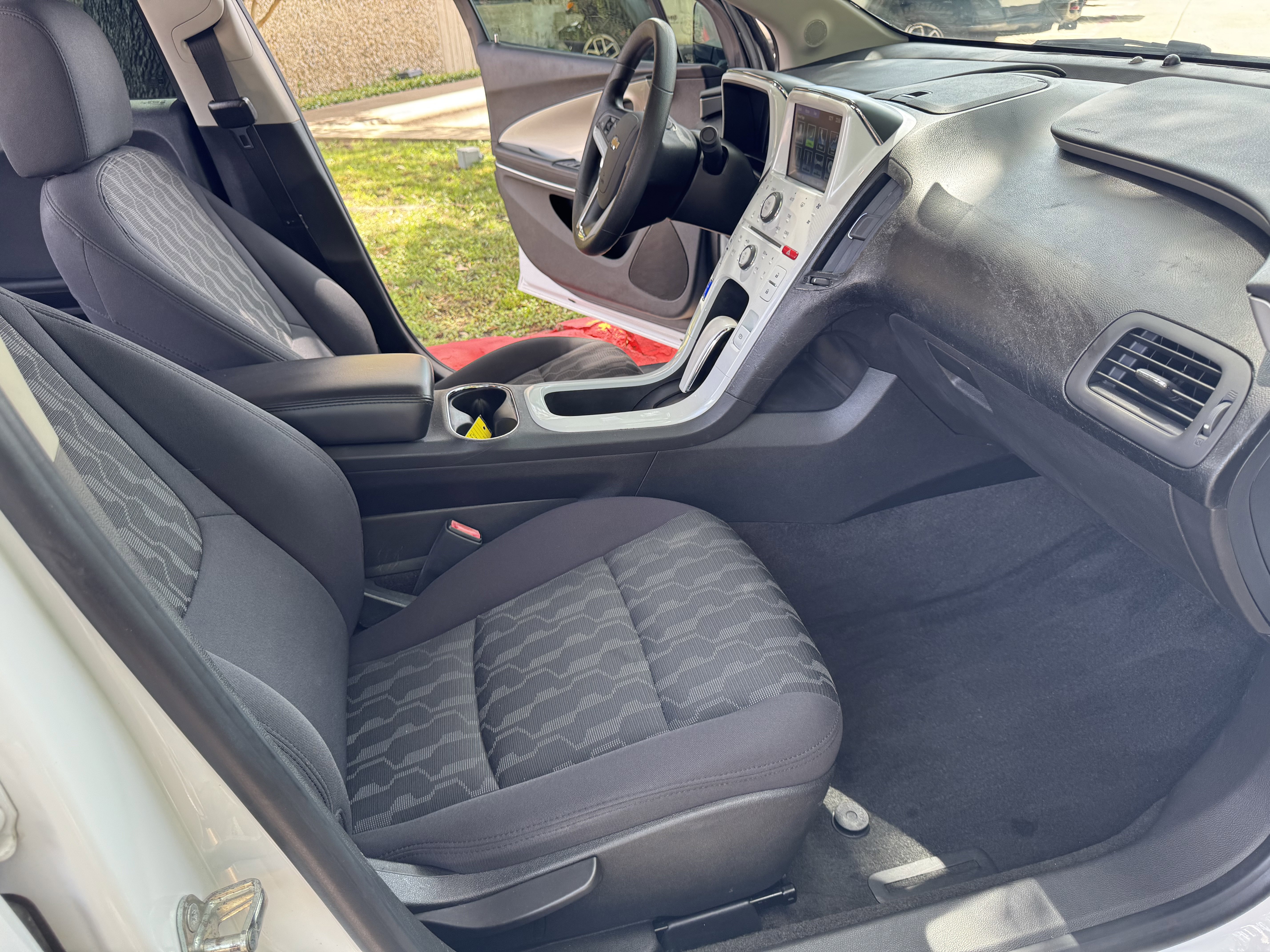 Used 2012 Chevrolet Volt FWD image 25