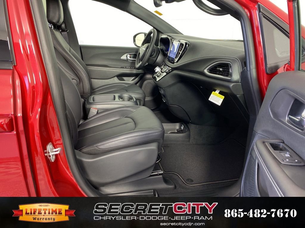 New 2026 Chrysler Pacifica Select image 39
