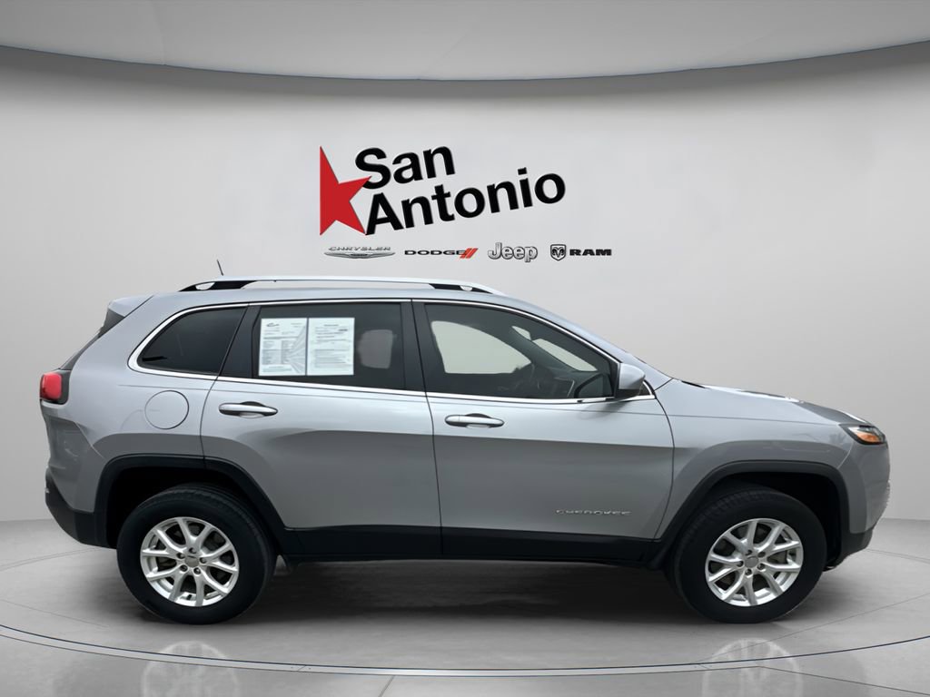 Used 2016 Jeep Cherokee Latitude w/ Trailer Tow Group AWD/4WD image 9