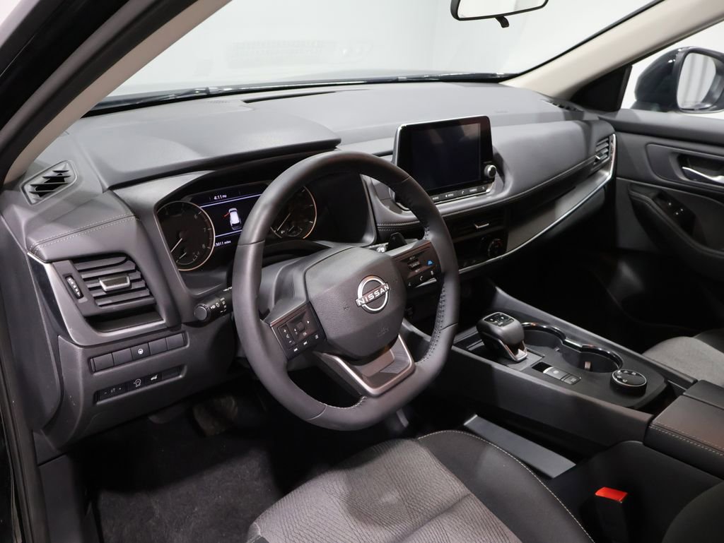 Used 2025 Nissan Rogue SV AWD/4WD image 16